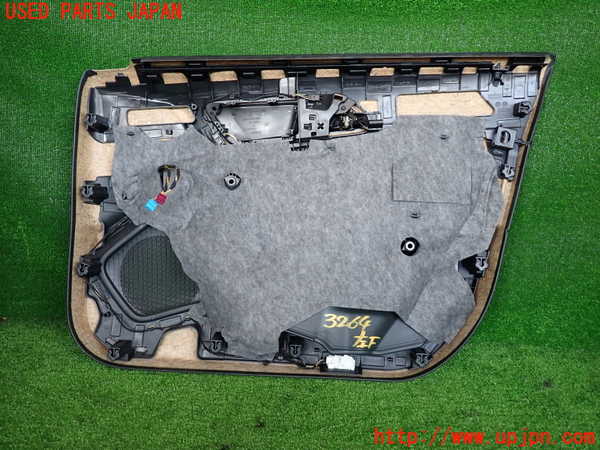 2UPJ-32641264]ベンツ GLA180 X156(156942)左前ドア内張り 中古_m0002.jpg