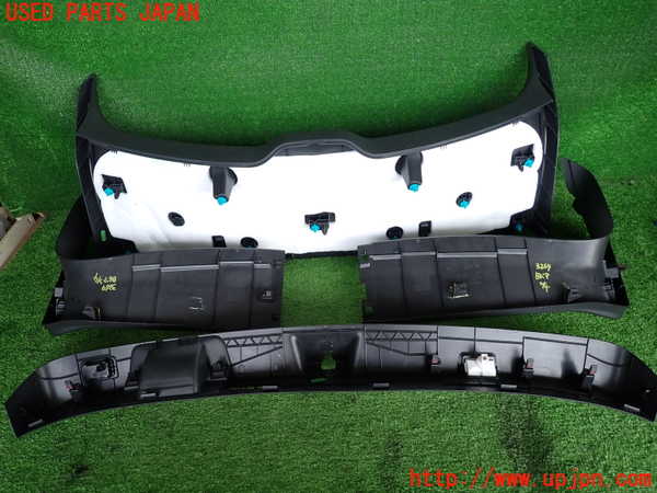 2UPJ-32641578]ベンツ GLA180 X156(156942)バックドア内張り 中古_m0002.jpg