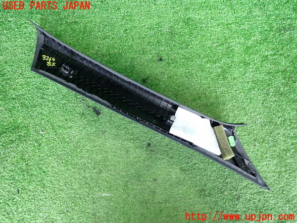 2UPJ-32647660]ベンツ GLA180 X156(156942)左フロントピラートリム 中古_m0002.jpg