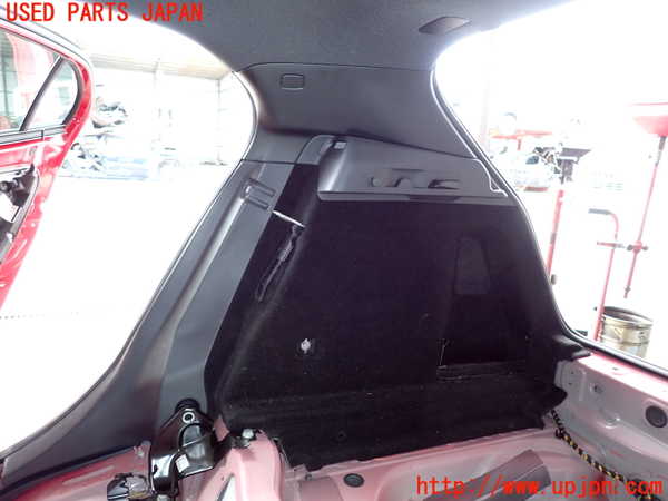 2UPJ-32647675]ベンツ GLA180 X156(156942)右リアピラートリム 中古_m0001.jpg