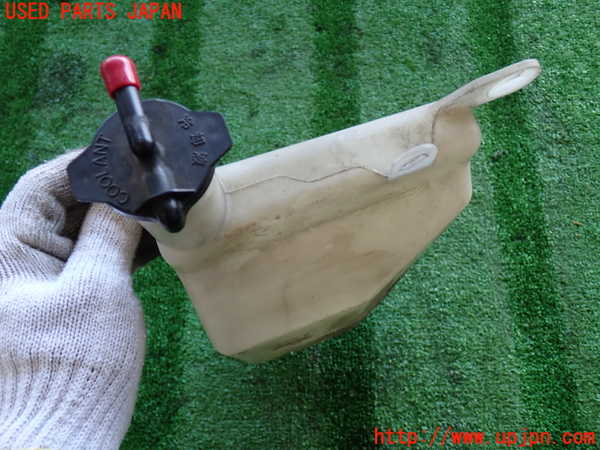 2UPJ-32652410]ランクル100系(HDJ101K)ラジエータータンク 中古_m0001.jpg