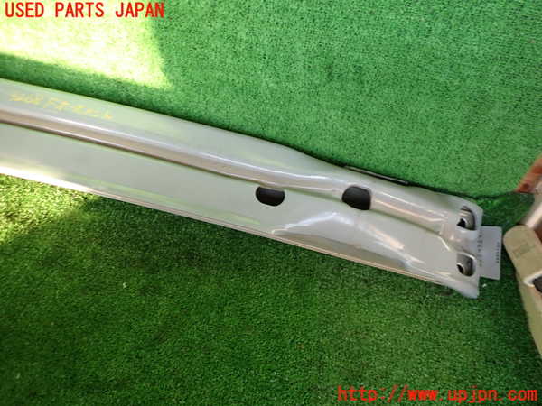 5UPJ-32681014]ボルボ・V40(MB4154T)フロントバンパーホースメント 中古_m0003.jpg
