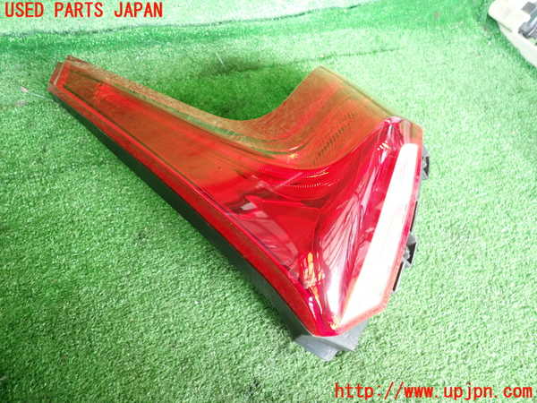 5UPJ-32681530]ボルボ・V40(MB4154T)右テールランプ 中古_m0001.jpg