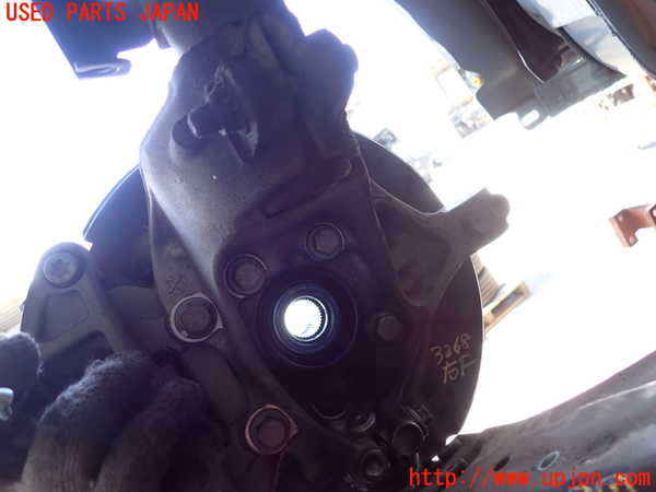 2UPJ-32684290]ボルボ・V40(MB4154T)右フロントナックルハブ 中古_m0001.jpg