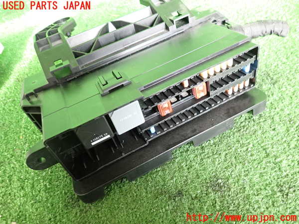 2UPJ-32686743]ボルボ・V40(MB4154T)ヒューズボックス3 中古_m0002.jpg