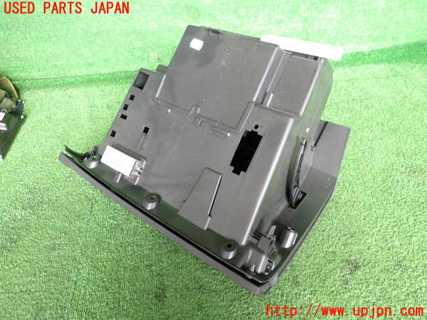 2UPJ-32687516]ボルボ・V40(MB4154T)グローブボックス1 中古_m0002.jpg