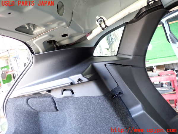 2UPJ-32687680]ボルボ・V40(MB4154T)左リアピラートリム 中古_m0002.jpg