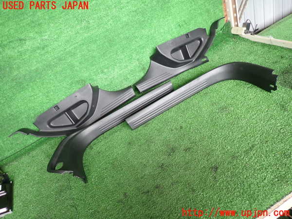 5UPJ-32687740]ボルボ・V40(MB4154T)スカッフプレート 中古_m0001.jpg