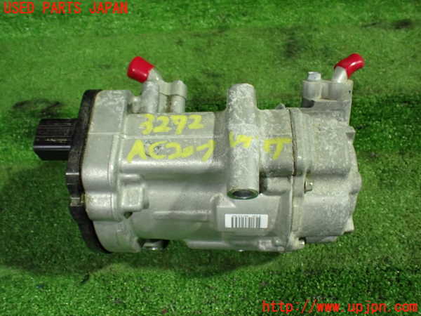 1UPJ-32726025]ノアハイブリッド(ヴォクシーハイブリッド)(ZWR90W)エアコンコンプレッサー 中古_m0001.jpg