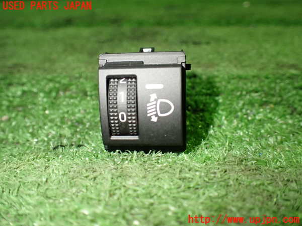 5UPJ-32726308]ノアハイブリッド(ヴォクシーハイブリッド)(ZWR90W)スイッチ3 (ヘッドランプレベリング) 中古_m0001.jpg