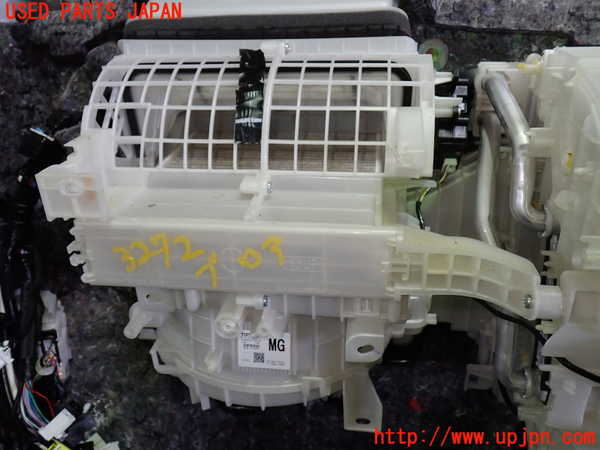 1UPJ-32726095]ノアハイブリッド(ヴォクシーハイブリッド)(ZWR90W)ブロアファン(ブロアーファン) 中古_m0001.jpg