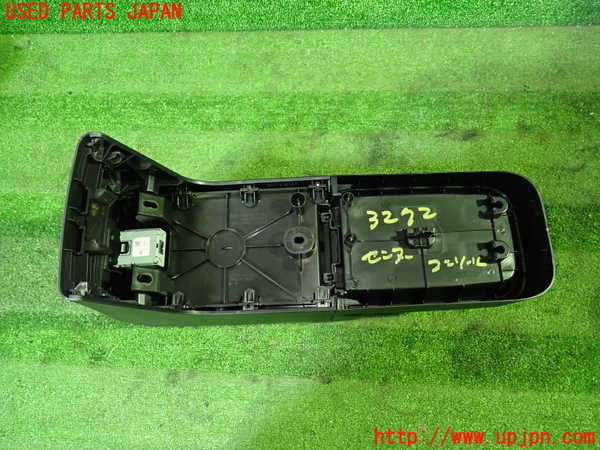 1UPJ-32727540]ノアハイブリッド(ヴォクシーハイブリッド)(ZWR90W)センターコンソール 中古_m0004.jpg