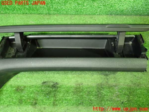 5UPJ-32727841]ノアハイブリッド(ヴォクシーハイブリッド)(ZWR90W)小物入れ1 中古_m0002.jpg