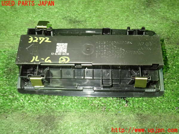 1UPJ-32726412]ノアハイブリッド(ヴォクシーハイブリッド)(ZWR90W)ルームランプ2 (2列目) 中古_m0002.jpg