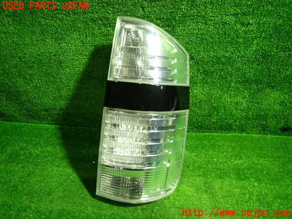 1UPJ-32731530]ヴォクシー(ノア)(AZR60G)右テールランプ 中古_m0001.jpg