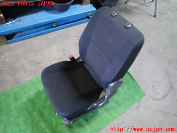 1UPJ-32737065]ヴォクシー(ノア)(AZR60G)助手席シート 中古_m0001.jpg