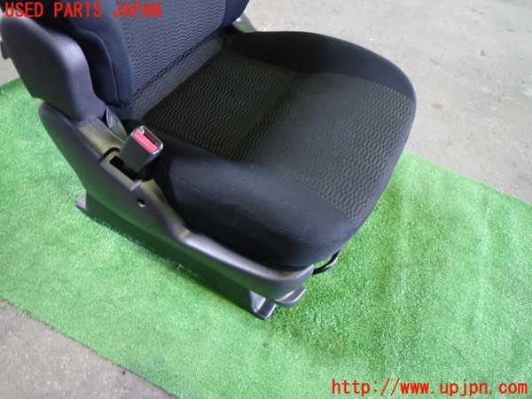 1UPJ-32737065]ヴォクシー(ノア)(AZR60G)助手席シート 中古_m0003.jpg