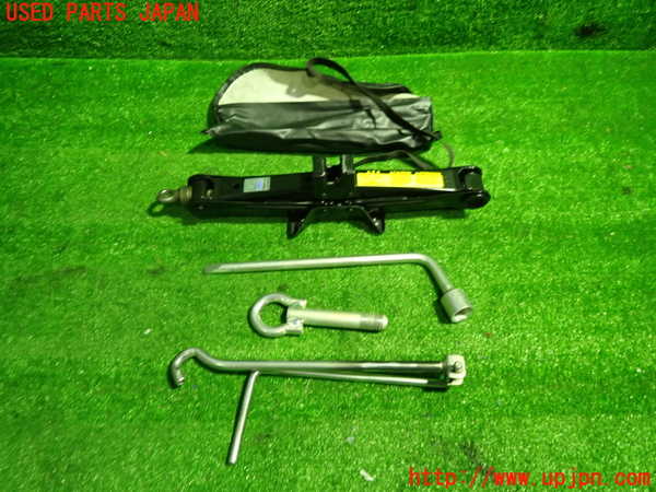 1UPJ-32737805]ヴォクシー(ノア)(AZR60G)車載工具 中古_m0001.jpg