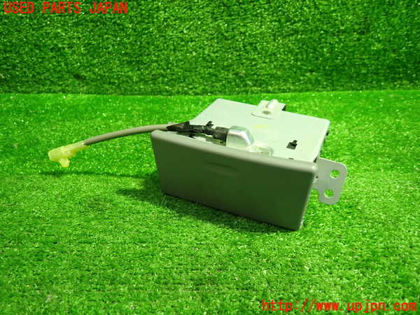 1UPJ-32737821]ヴォクシー(ノア)(AZR60G)灰皿1 中古_m0001.jpg