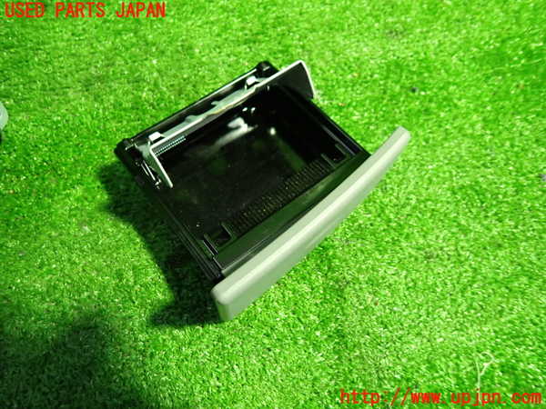 1UPJ-32737821]ヴォクシー(ノア)(AZR60G)灰皿1 中古_m0002.jpg