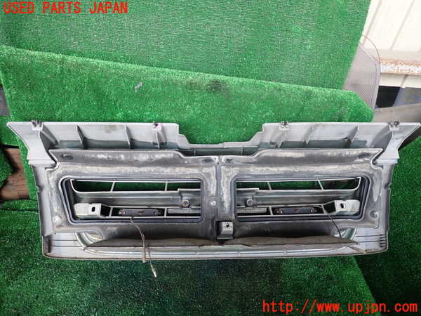 1UPJ-32781050]ビッグホーン(UBS73GW)ラジエターグリル 中古_m0003.jpg