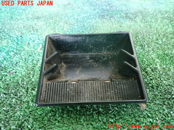 5UPJ-32787821]ビッグホーン(UBS73GW)灰皿1 中古_m0001.jpg