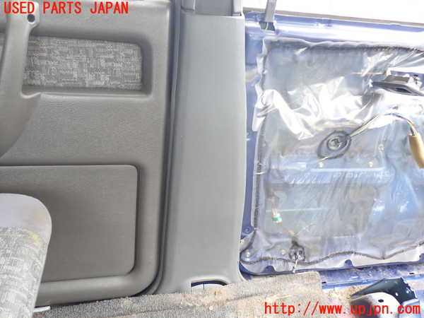 1UPJ-32787670]ビッグホーン(UBS73GW)左センターピラートリム 中古_m0003.jpg