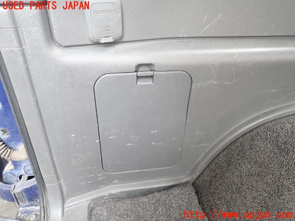 1UPJ-32787680]ビッグホーン(UBS73GW)左リアピラートリム 中古_m0004.jpg