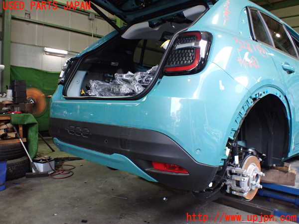 2UPJ-32811610]フィアット・600e(FH1FI)リアバンパー 中古_m0002.jpg