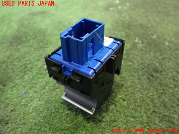 2UPJ-32816307]フィアット・600e(FH1FI)スイッチ2（電動パーキング） 中古_m0002.jpg
