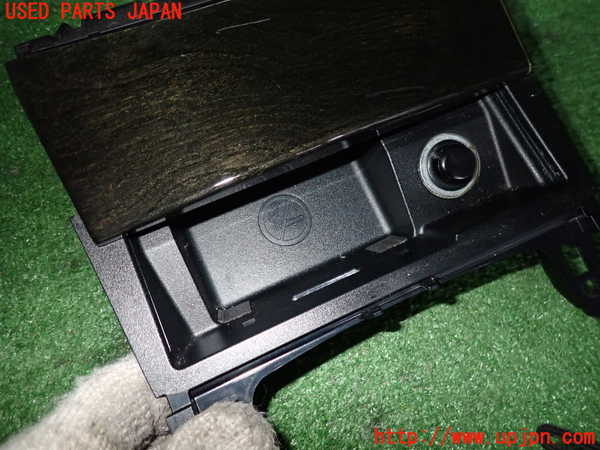 2UPJ-32827821]ベンツ C180 ステーションワゴン(204249)(S204)灰皿1 中古_m0002.jpg