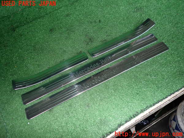 2UPJ-32827740]ベンツ C180 ステーションワゴン(204249)(S204)スカッフプレート 中古_m0001.jpg