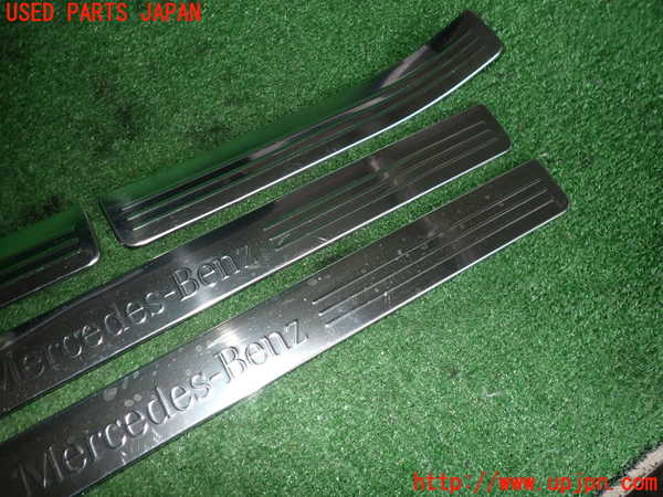 2UPJ-32827740]ベンツ C180 ステーションワゴン(204249)(S204)スカッフプレート 中古_m0002.jpg