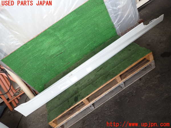 2UPJ-32831390]BMW アクティブハイブリッド5 F10(AH5)(FZ35)右サイドステップ 中古_m0001.jpg