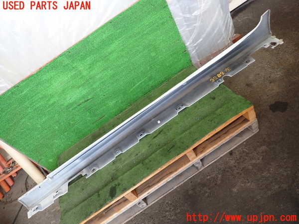 2UPJ-32831390]BMW アクティブハイブリッド5 F10(AH5)(FZ35)右サイドステップ 中古_m0004.jpg