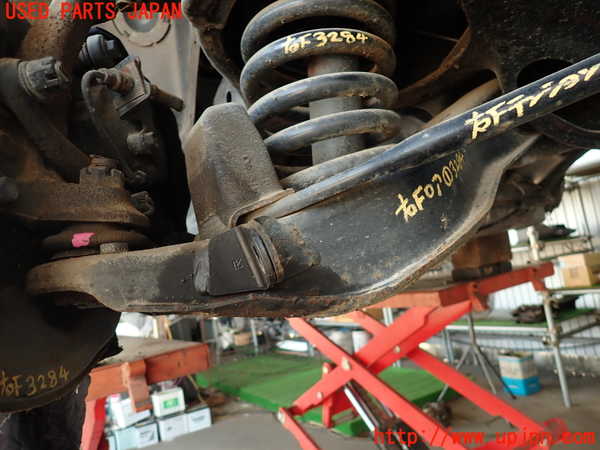 2UPJ-32845176]クラウン 4ドア ハードトップ(GS131)右フロントロアアーム1 中古_m0001.jpg