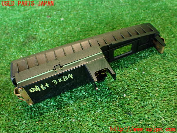 2UPJ-32847850]クラウン 4ドア ハードトップ(GS131)時計 中古_m0003.jpg