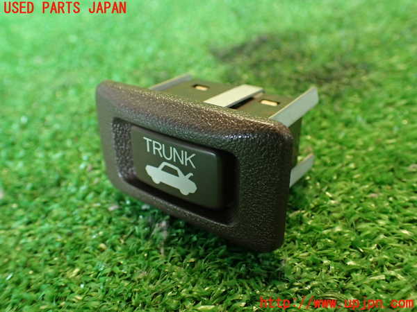 2UPJ-32846310]クラウン 4ドア ハードトップ(GS131)スイッチ5(トランク) 中古_m0001.jpg