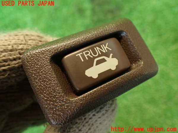 2UPJ-32846310]クラウン 4ドア ハードトップ(GS131)スイッチ5(トランク) 中古_m0002.jpg