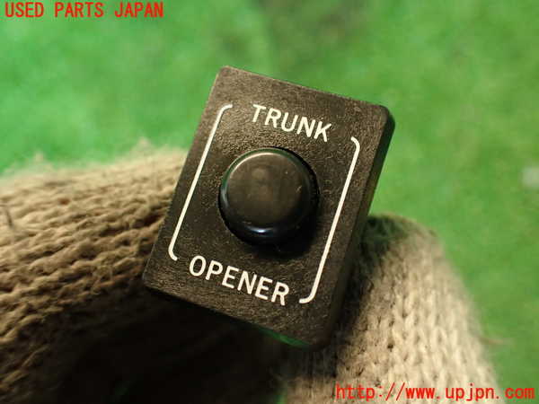 2UPJ-32846312]クラウン 4ドア ハードトップ(GS131)スイッチ7(トランクオープナー) 中古_m0002.jpg