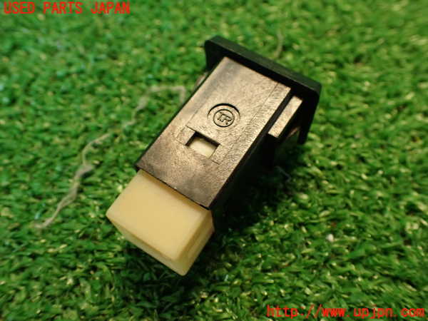 2UPJ-32846312]クラウン 4ドア ハードトップ(GS131)スイッチ7(トランクオープナー) 中古_m0003.jpg