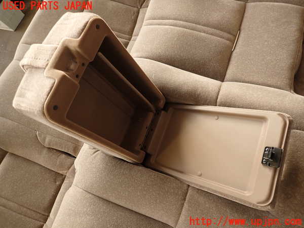 2UPJ-32847385]クラウン 4ドア ハードトップ(GS131)リアシート 中古_m0004.jpg