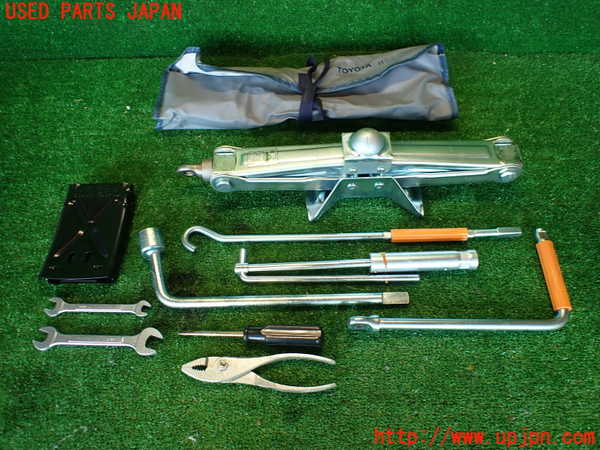 2UPJ-32847805]クラウン 4ドア ハードトップ(GS131)車載工具 中古_m0001.jpg