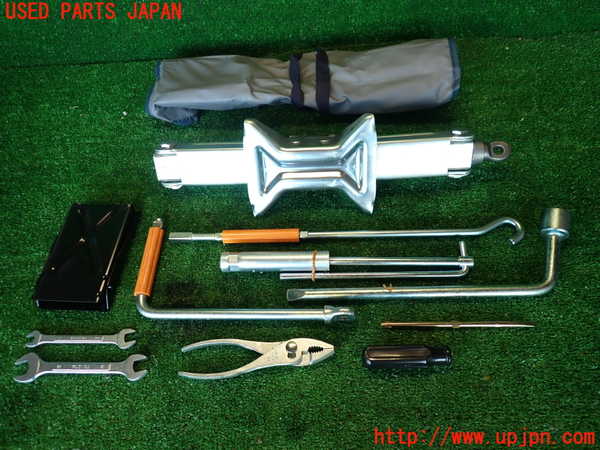 2UPJ-32847805]クラウン 4ドア ハードトップ(GS131)車載工具 中古_m0004.jpg