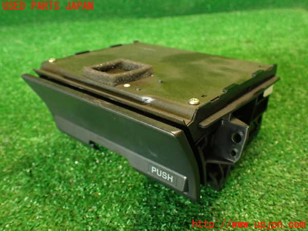 2UPJ-32847821]クラウン 4ドア ハードトップ(GS131)灰皿1 中古_m0001.jpg