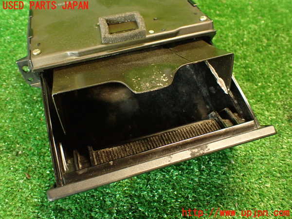 2UPJ-32847821]クラウン 4ドア ハードトップ(GS131)灰皿1 中古_m0003.jpg