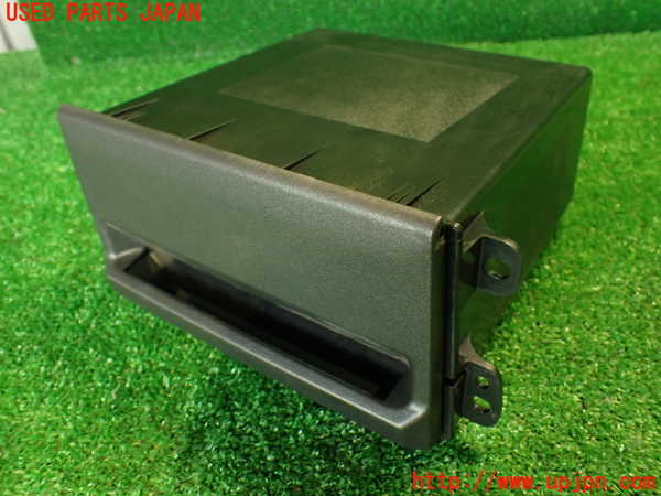 2UPJ-32847841]クラウン 4ドア ハードトップ(GS131)小物入れ1 中古_m0001.jpg