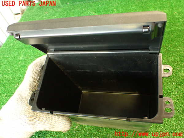 2UPJ-32847841]クラウン 4ドア ハードトップ(GS131)小物入れ1 中古_m0003.jpg
