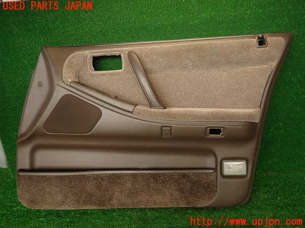 2UPJ-32841234]クラウン 4ドア ハードトップ(GS131)右前ドア内張り 中古_m0001.jpg