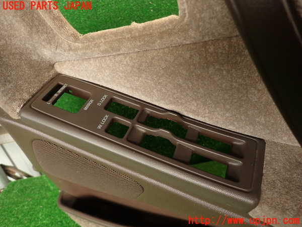 2UPJ-32841234]クラウン 4ドア ハードトップ(GS131)右前ドア内張り 中古_m0003.jpg